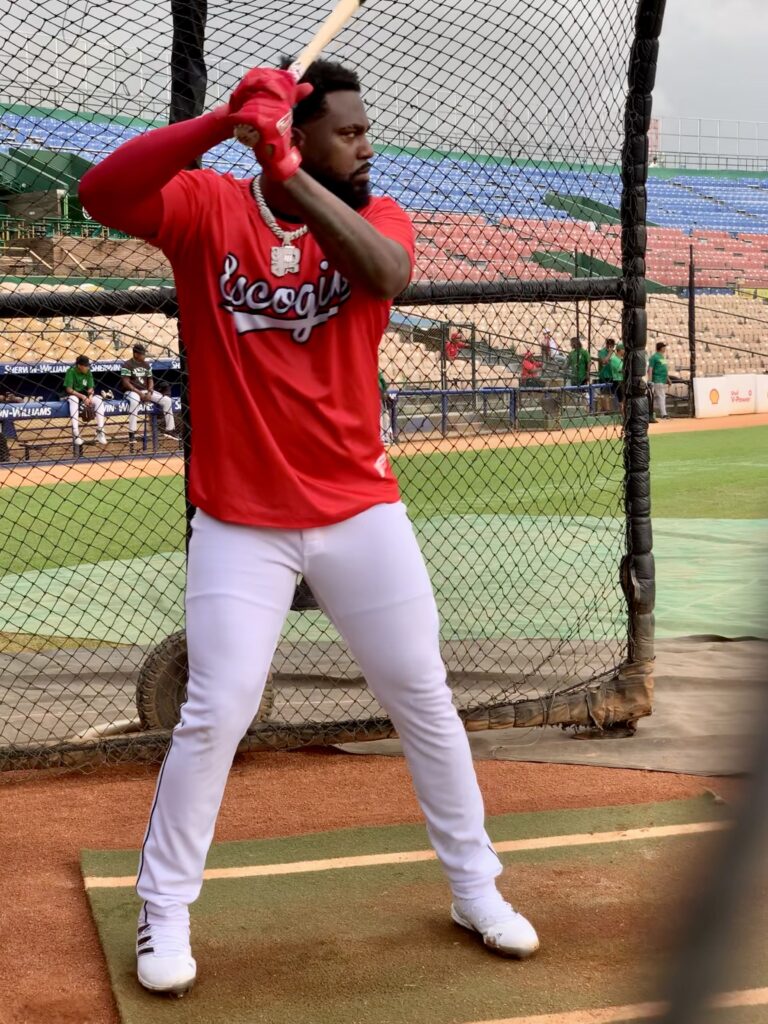 Franmil Reyes prepara su debut con Leones Pio Deportes