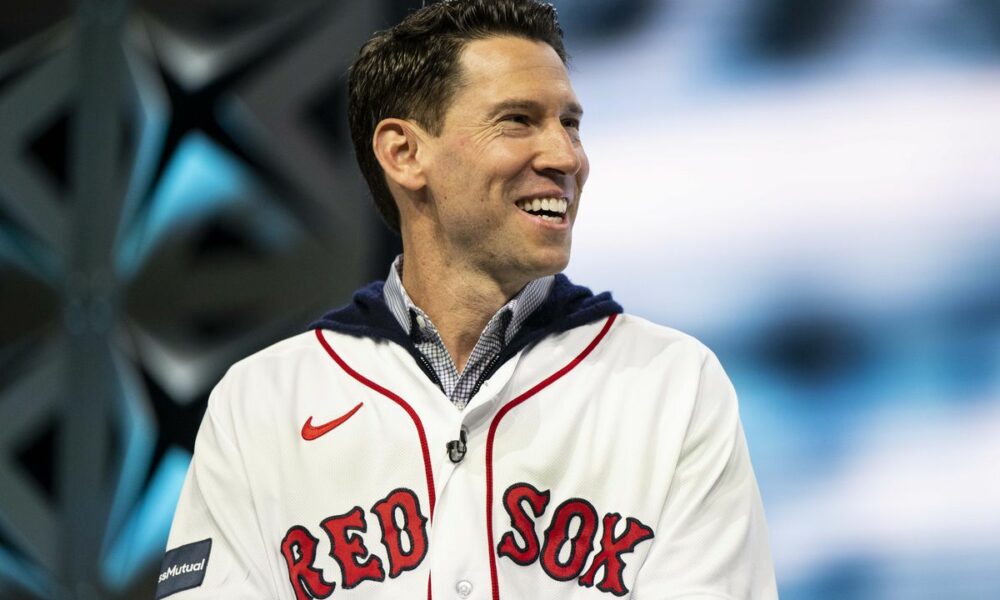 Los Red Sox confirman a Craig Breslow como jefe en operaciones de